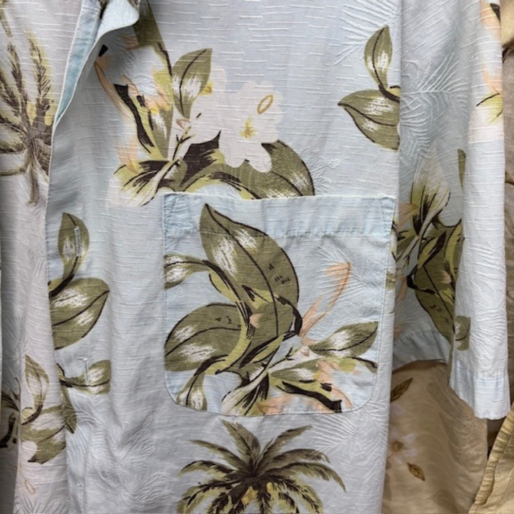St Johns Bay Mens Tropical Hawaiian Shirts Lot of 2 Blue Cream Floral L/XL - Picture 2 of 10